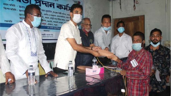 ইয়াস ক্ষতিগ্রস্ত প্রতিবন্ধী ব্যক্তিদের মাঝে নগদ অর্থ সহায়তা প্রদান